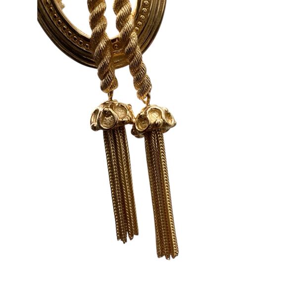 Gorgeous Vintage Christian Dior Brooch Gold-Tone Oval Shape With Rope Design - Picture 5 of 6